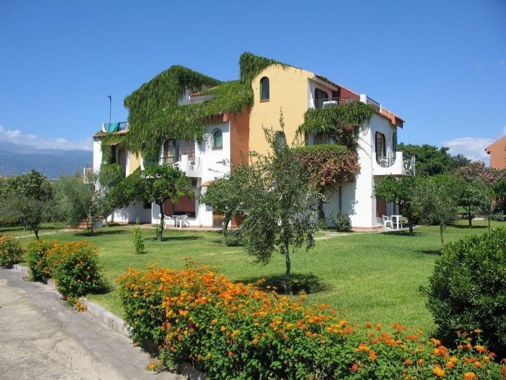 Holiday Club Naxos Aparthotel Giardini Naxos Exterior photo